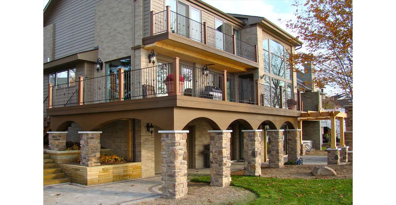 Trex deck and porch in Rochester Hills, Michigan
