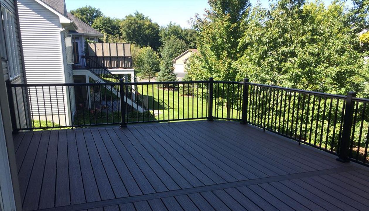 Trex Transcend Spiced Rum Composite Deck with Aluminum railing in Inver Grove Heights