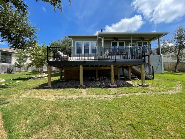 Trex Clamshell and Ornamental Iron Railing