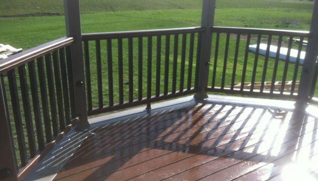 Frankfort deck with border