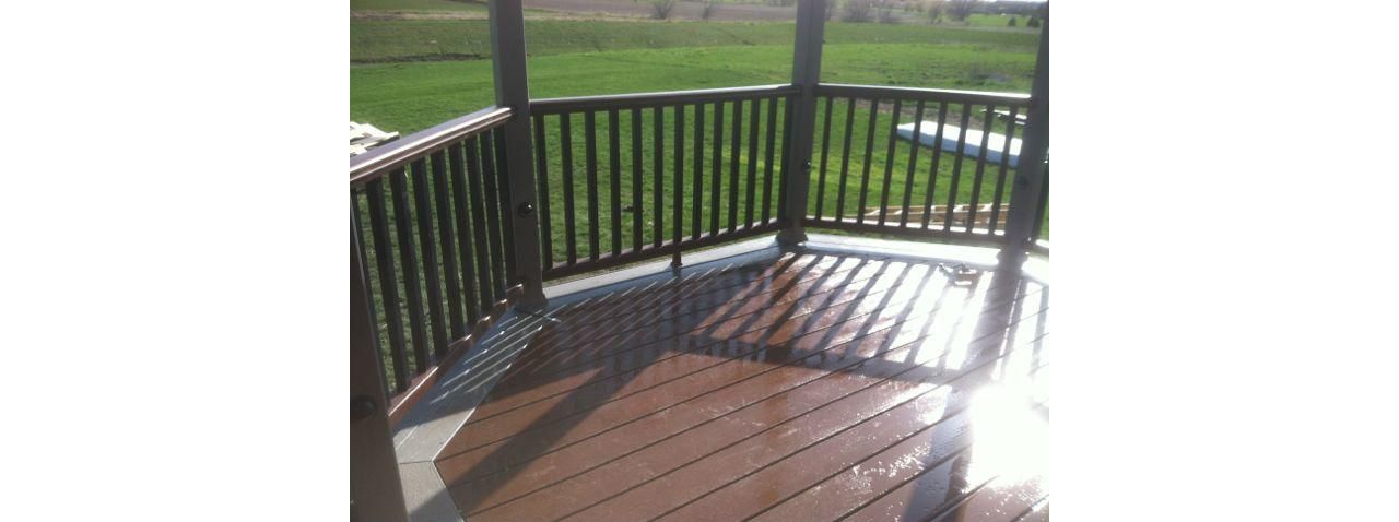 Frankfort deck with border