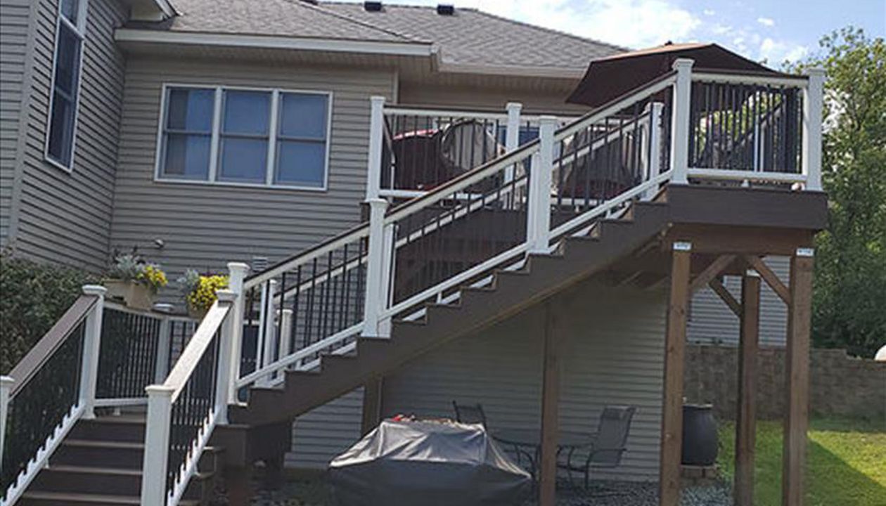Trex Transcend Decking and Railing. Decking is Spiced Rum and the Railing is Classic White with Black, Aluminum Balusters and a Spiced Rum Deck Board Drink Rail on top of the Railing