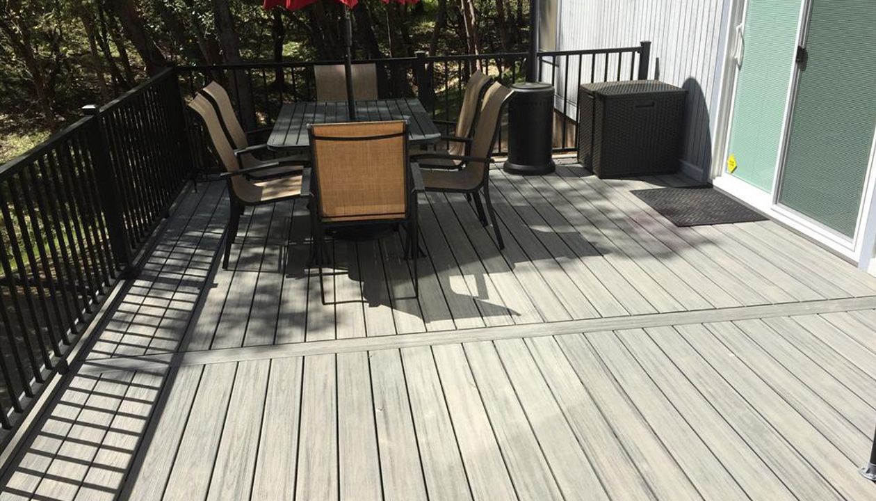 Trex Island Mist and Trex Signature Rail