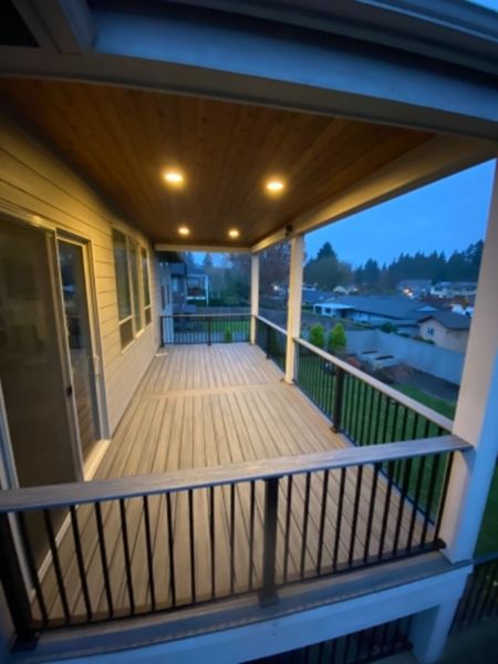 Transcend Tropical Island Mist decking with TREX signature aluminum railing with cocktail style top