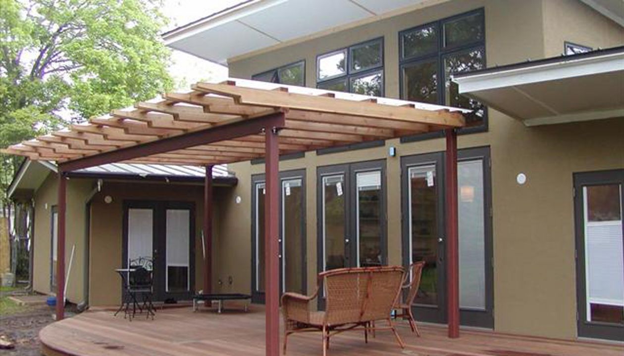 Trex Transcend composite deck and pergola, Texas