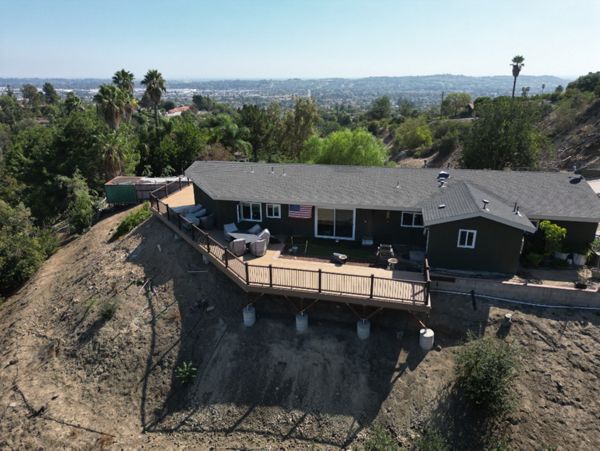 tis is a trex deck with trex transend railings