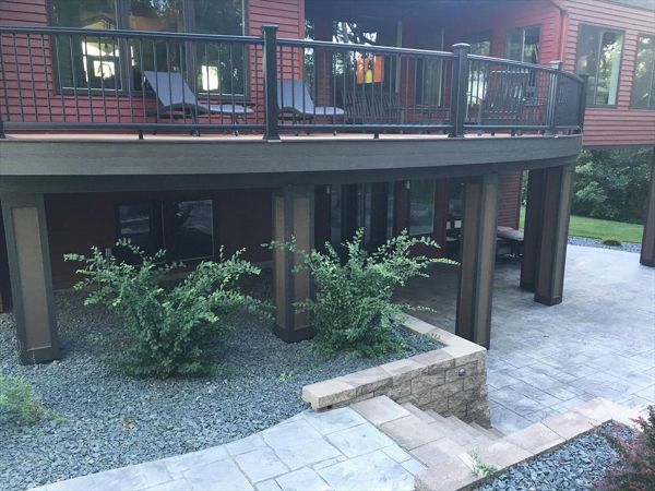 Trex Transcend Deck &amp; Trex Signature Aluminum Railing with Cool Radius Front Edge and Deckorative Columns