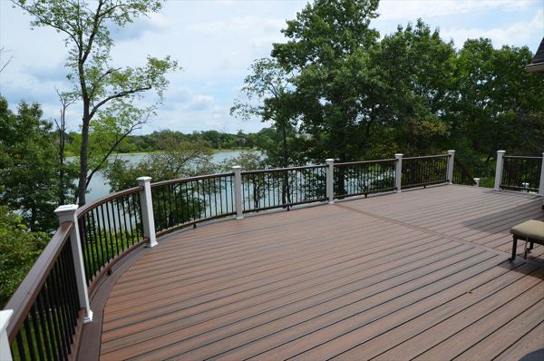 Trex Transcend Spiced Rum Decking with Vintage Lantern Border, Black Square Aluminum Balusters - Burr Ridge, IL