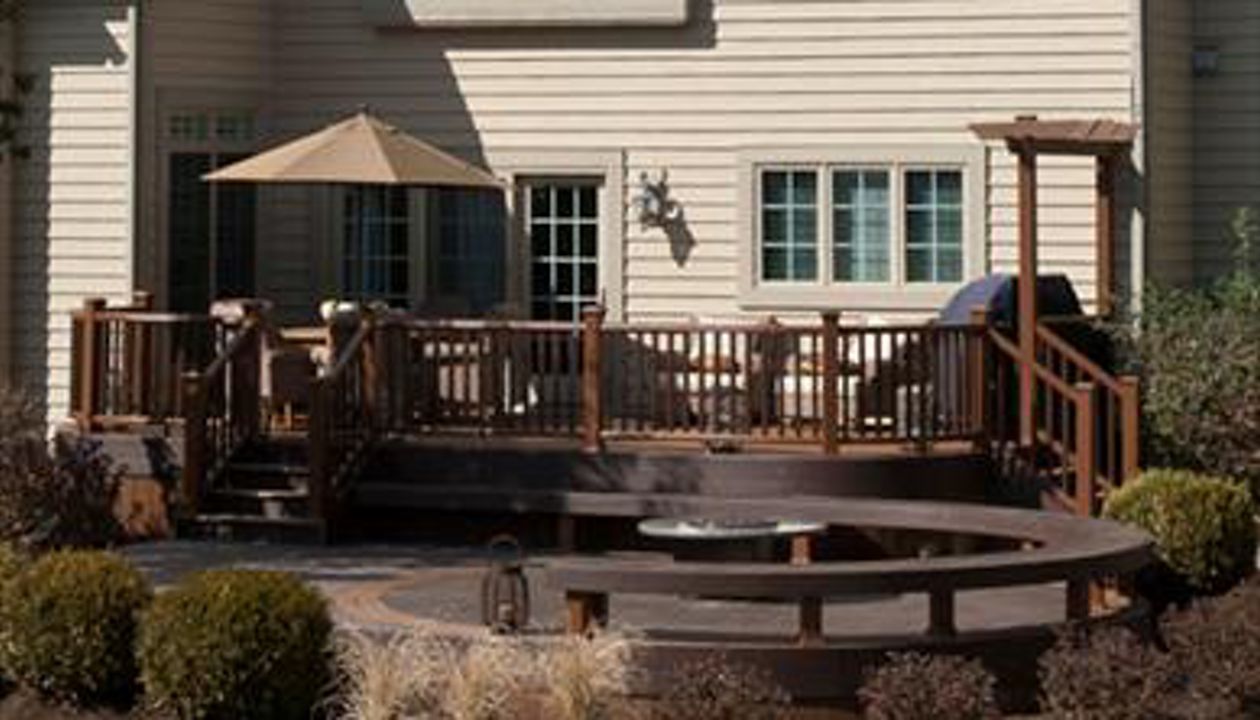 Custom Transcend Deck with Custom Trex Arbor over Grill