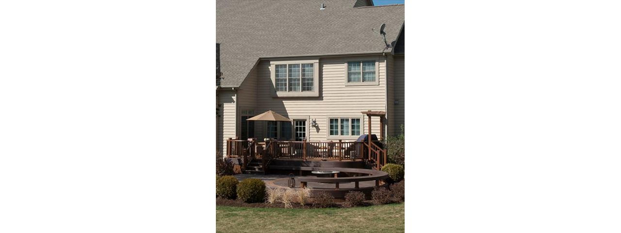 Trex Transcend Deck with Decorative Pergola in Oakwood Hills