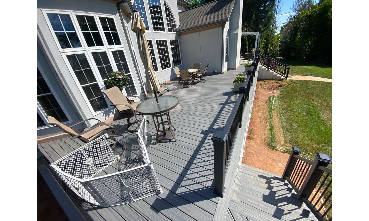 Trex Island Mist with Black Trex Select Railing