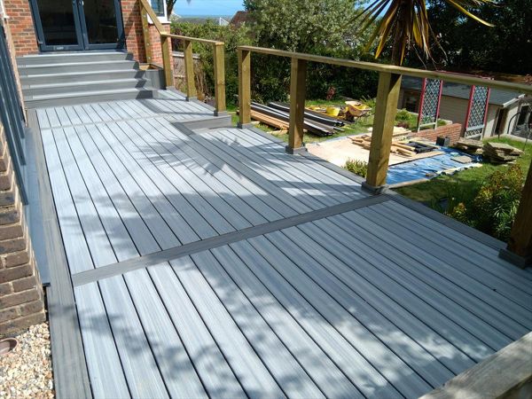 Trex Transcend Island Mist outer field Trex Enhance Naturals Foggy wharf . Steel rigging project in Hythe