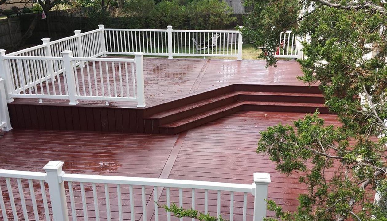 Trex Select decking in Madeira. Trex Select railing system in Classic White.