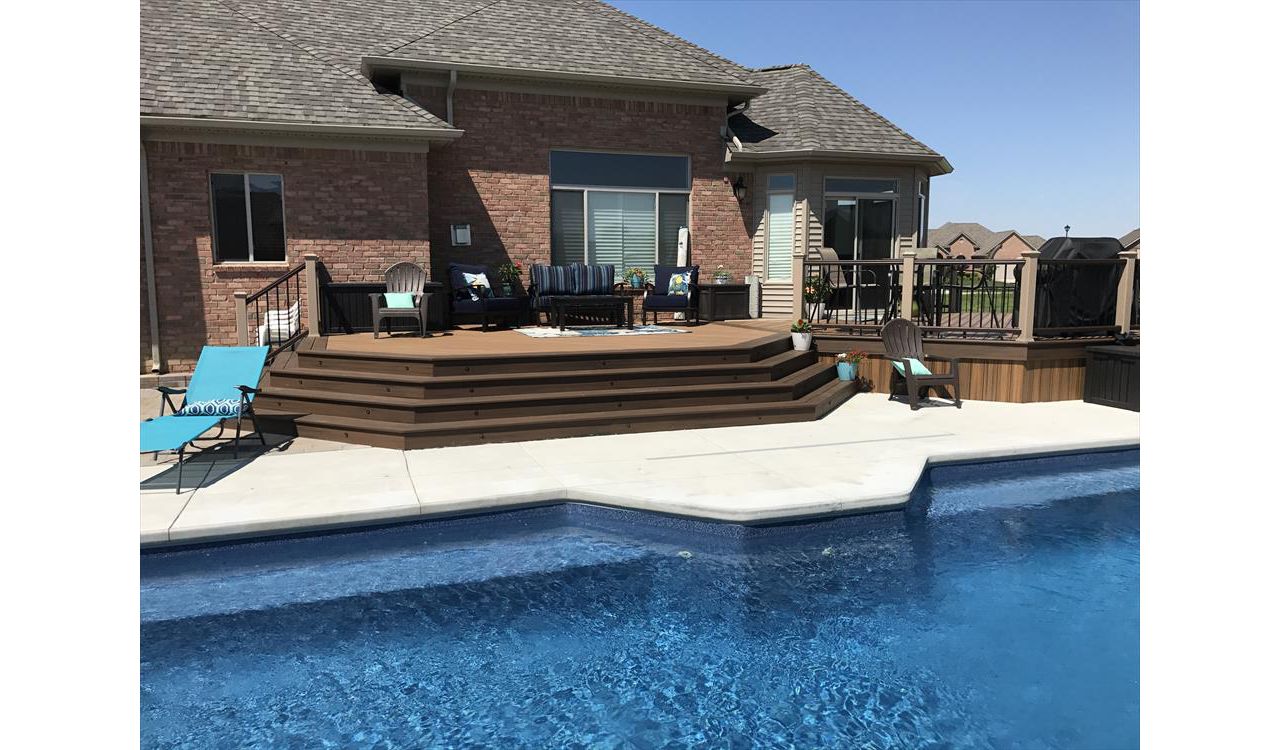 Havana Gold pool deck