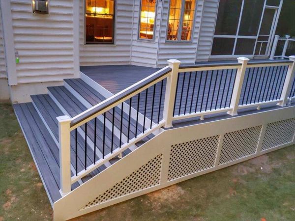 Trex Transcend Island Mist Decking and White Transcend Railing