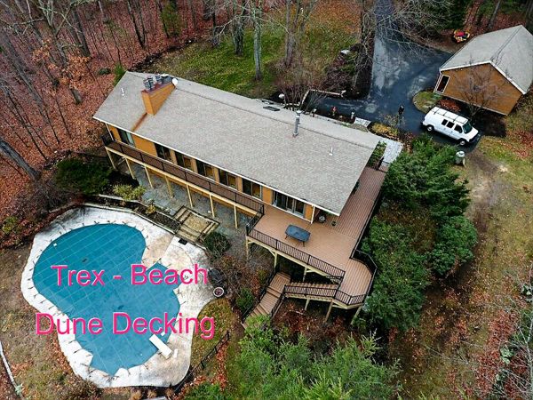 Select Saddle Decking, Signature Railing & square balusters in Black