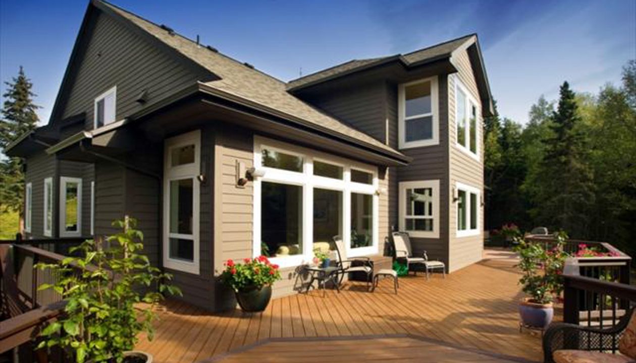 Colonial meets modern with Trex and Treeline Construction