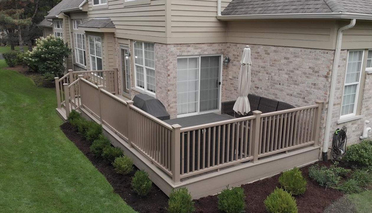 Transcend Decking in Rope Swing with Transcend Rope Swing Handrail