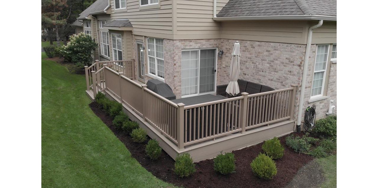 Transcend Decking in Rope Swing with Transcend Rope Swing Handrail