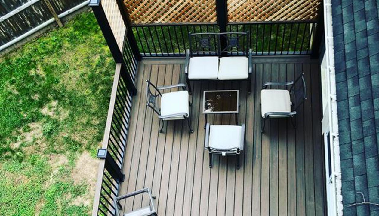 Trex Spiced Rum decking with custom privacy lattice on one side