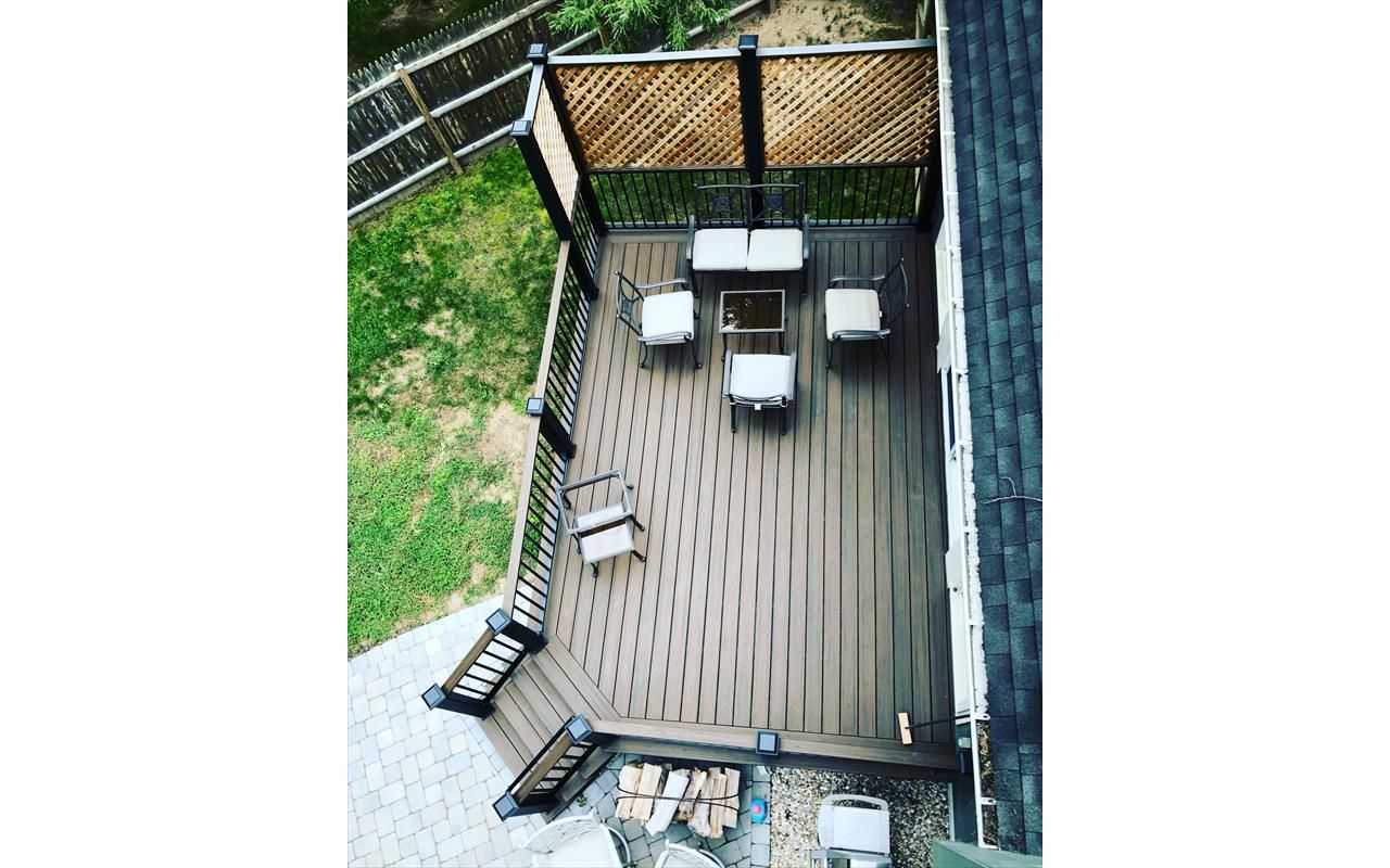Trex Spiced Rum decking with custom privacy lattice on one side
