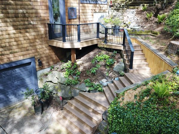 Lynwood, WA Trex Deck featuring Trex Enhance Basics Beach Dune decking with hidden fasteners.