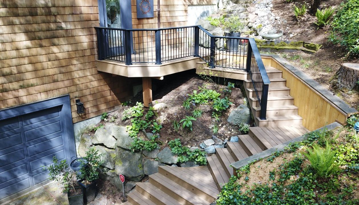 Lynwood, WA Trex Deck featuring Trex Enhance Basics Beach Dune decking with hidden fasteners.