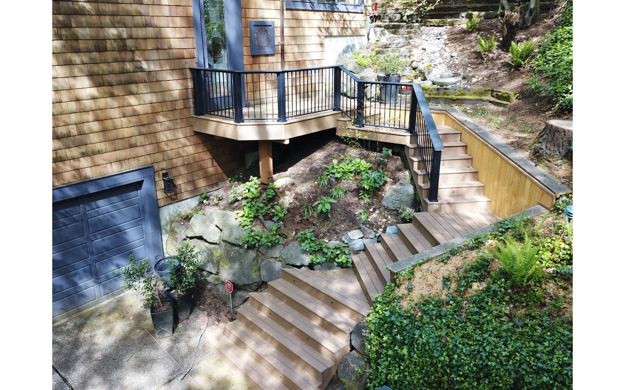 Lynwood, WA Trex Deck featuring Trex Enhance Basics Beach Dune decking with hidden fasteners.