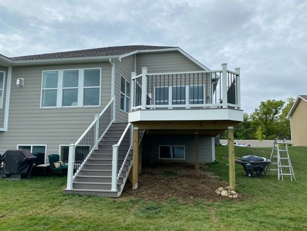 Trex Enhance Rocky Harbor w/ Trex Select railing - Lochaven elevated deck.