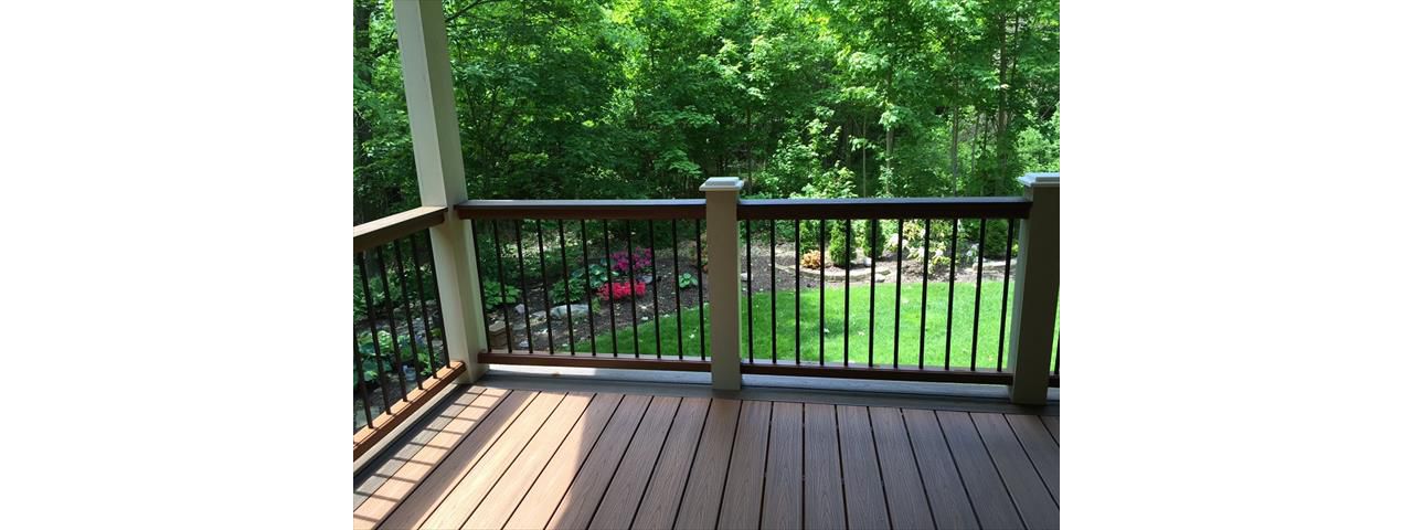 Transcend composite decking with aluminum railing