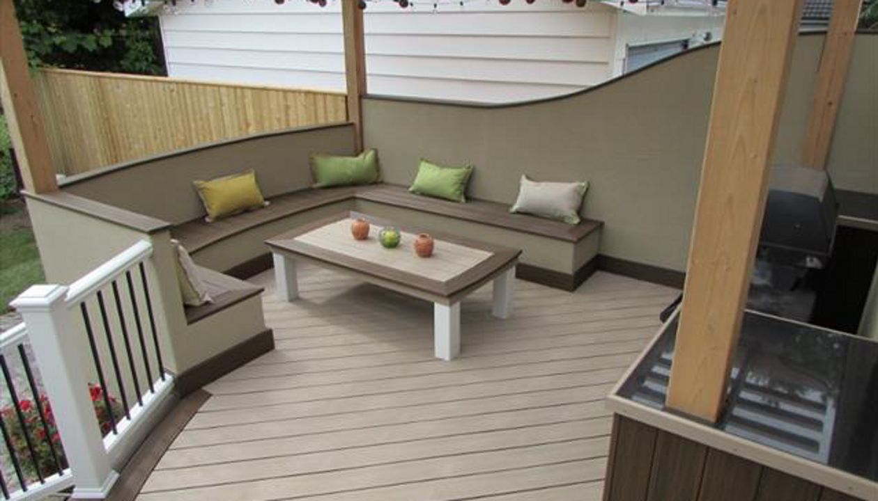 Rope swing and Spiced rum curved deck