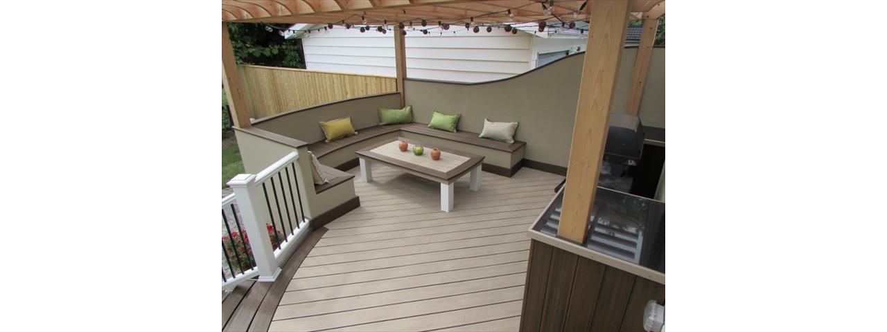 Rope swing and Spiced rum curved deck
