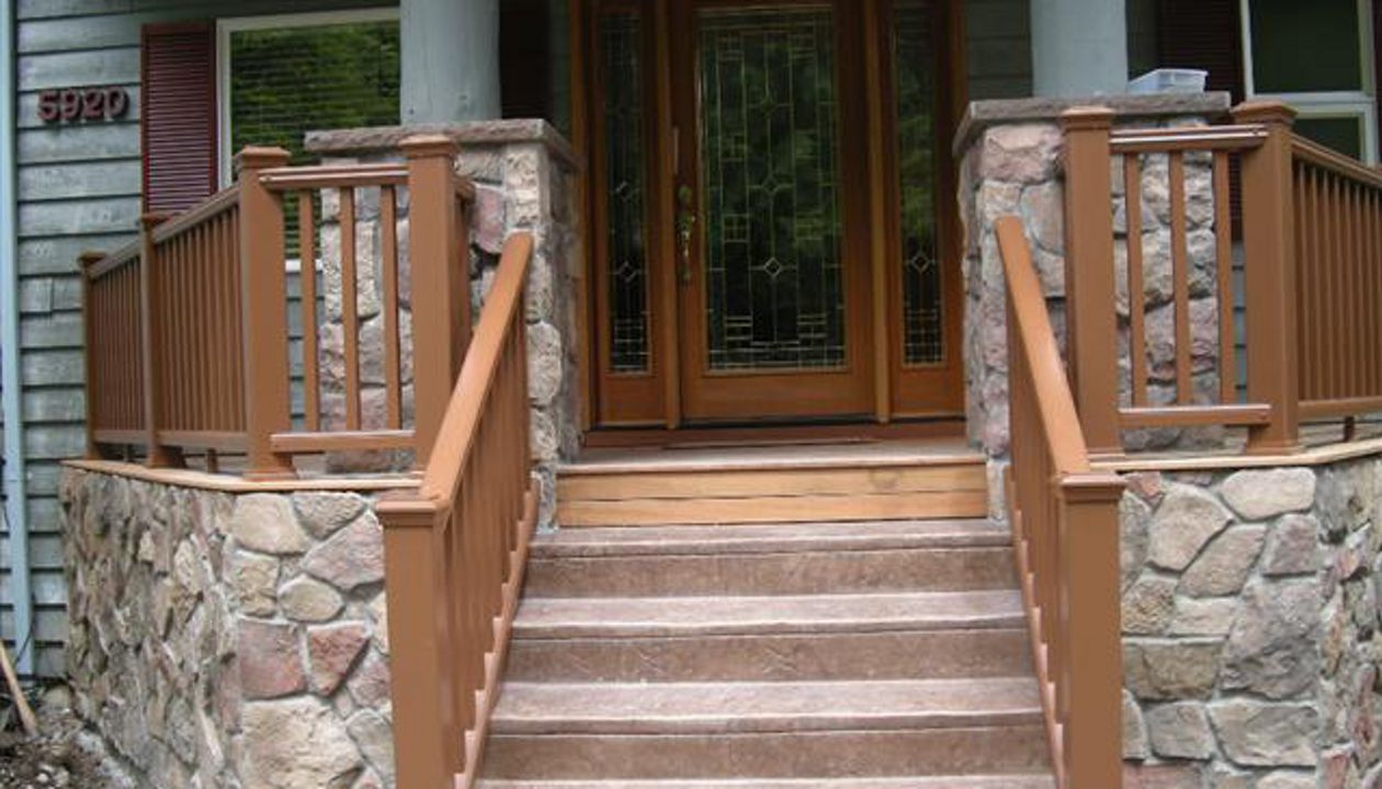 Transcends tree house rail system