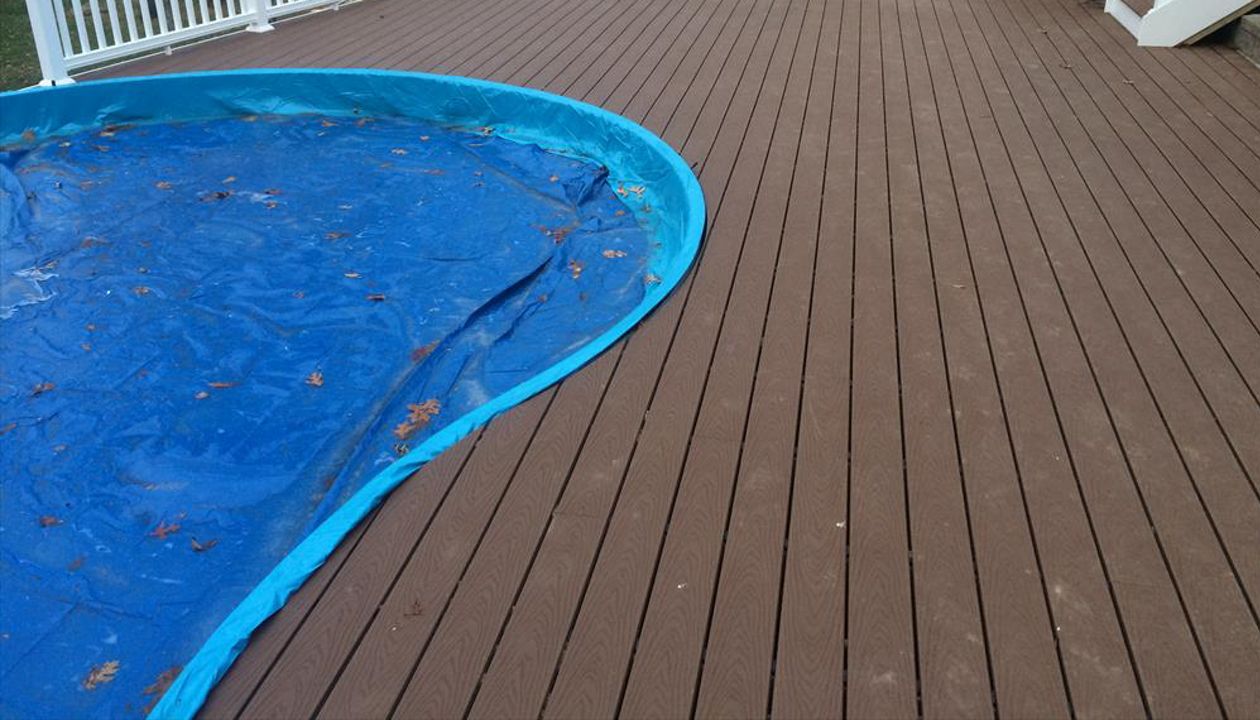 Trex select saddle decking, pvc rail and white pvc fascia