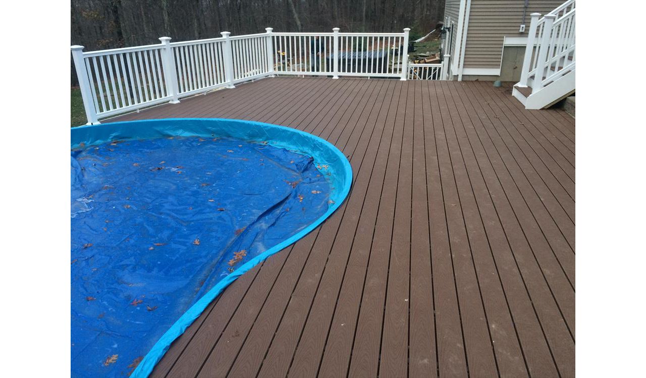 Trex select saddle decking, pvc rail and white pvc fascia