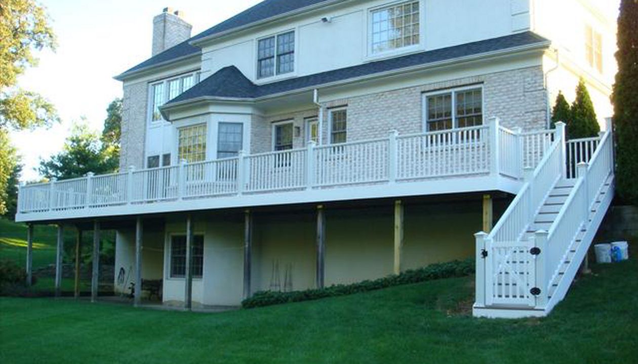 Second Story Trex Escapes Deck with Trex Artisan Rails