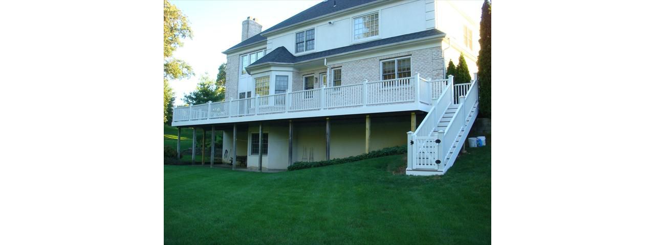 Second Story Trex Escapes Deck with Trex Artisan Rails