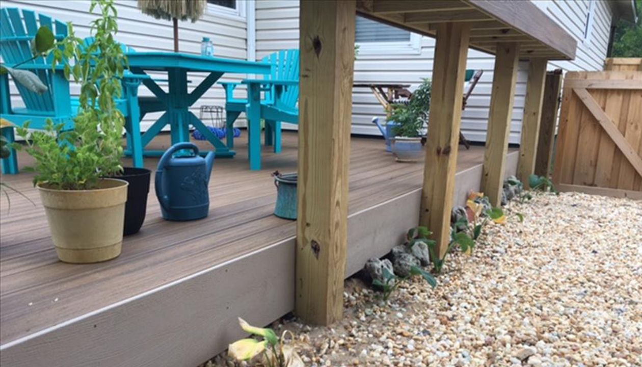 Trex Transcend Rope Swing fascia adds nice contrast to this project