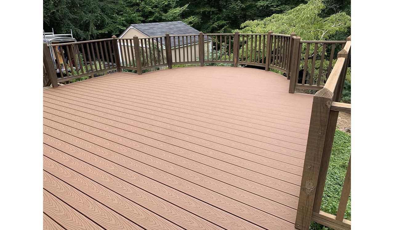 Fun curved deck done in Saddle.
