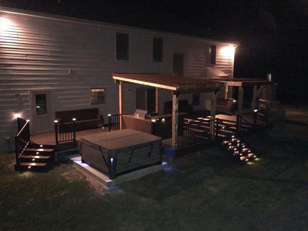 Trex Transcend Spiced Rum w/Lava Rock/Trex Kitchen/Trex Lighting/Trex Signature Railing