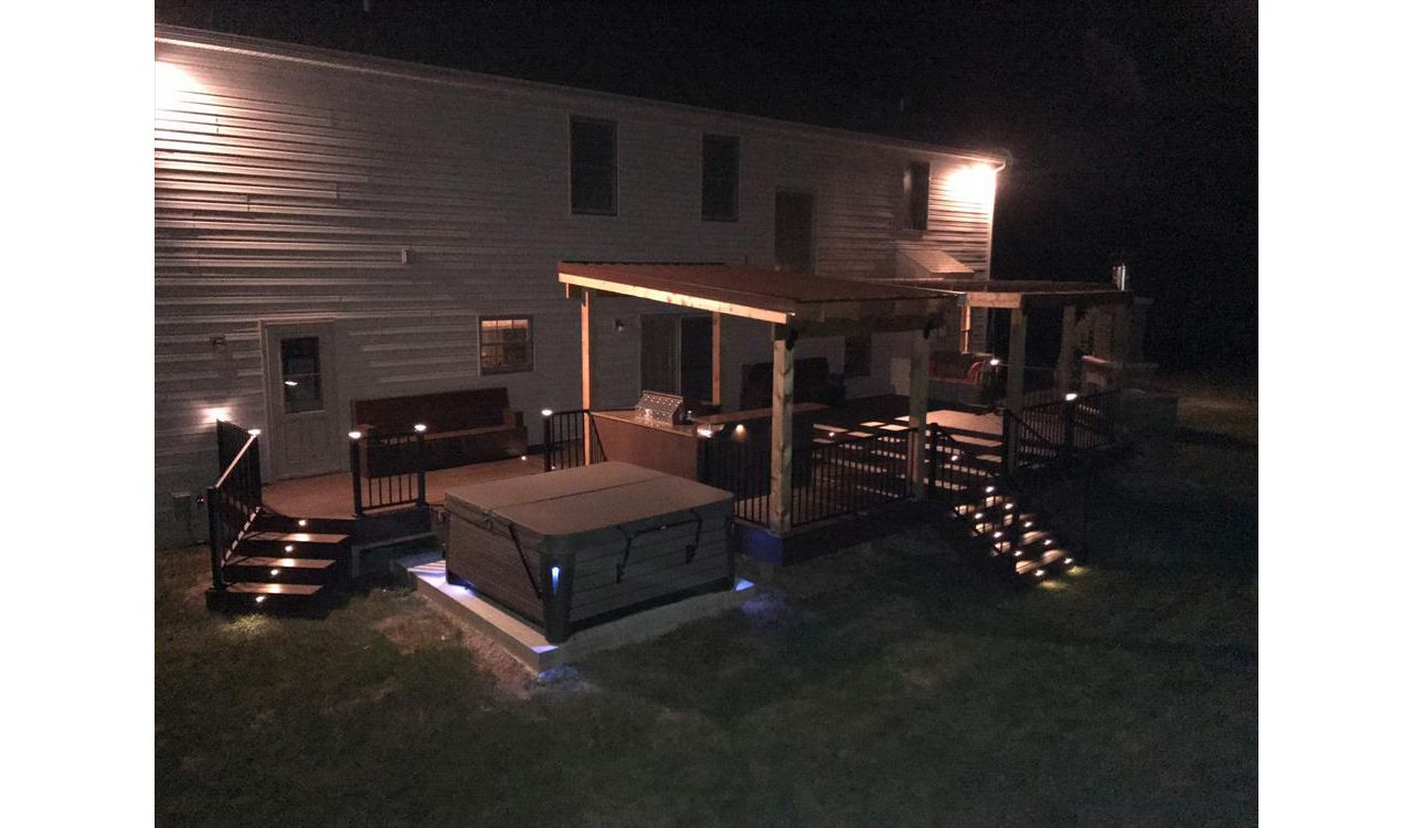 Trex Transcend Spiced Rum w/Lava Rock/Trex Kitchen/Trex Lighting/Trex Signature Railing