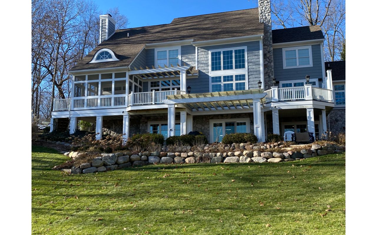 Deck Builder in Howell, Michigan