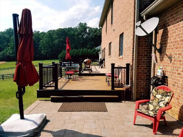 This multi level Trex deck has Transcend Havana Gold decking with Spiced Rum picture framing and fascia.