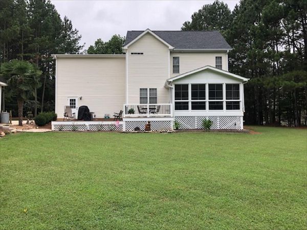 Trex Enhance Beach Dune deck in Wake Forest, NC.