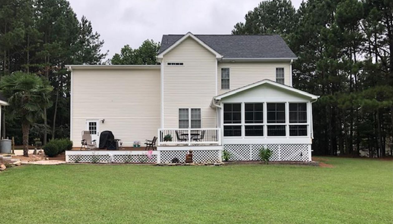 Trex Enhance Beach Dune deck in Wake Forest, NC.