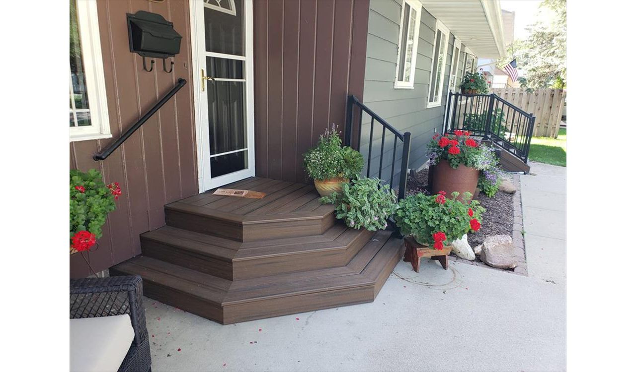 Build Right, Inc. Trex Transcend Stairs with aluminum railing in Fargo/Moorhead Area