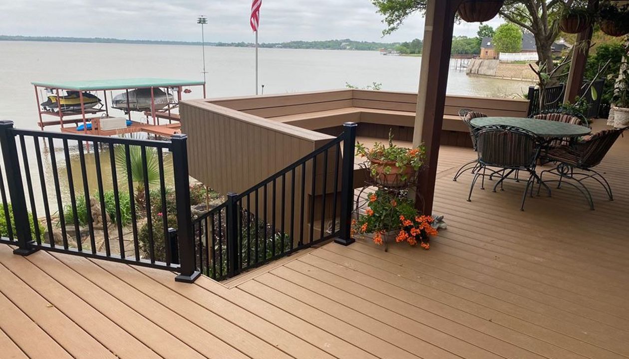 Signature rails w/ Post cap lights