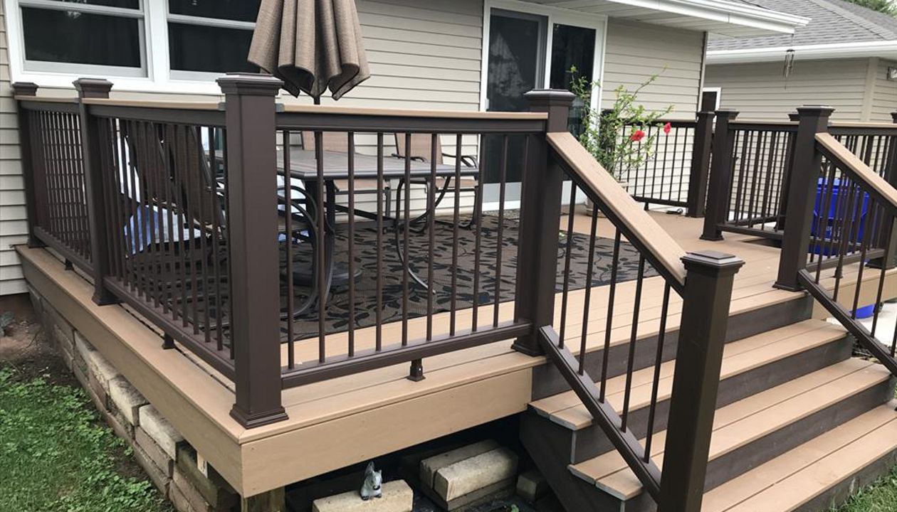 Trex deck features vintage lantern and saddle color in Kaukauna by GE Contracting LLC