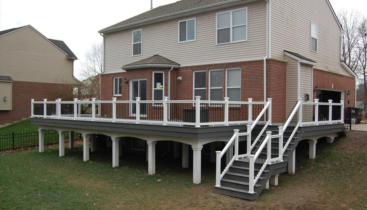 Trex Enhance Clamshell