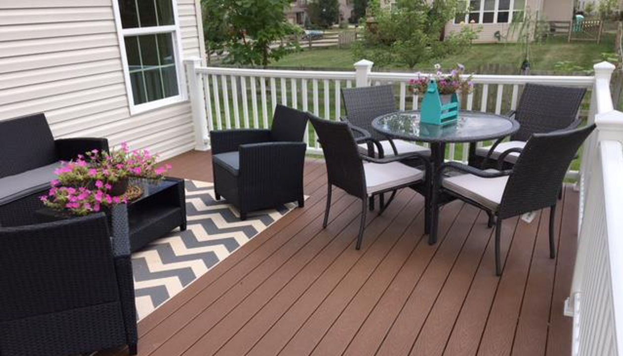 Trex Transcend Spiced Rum w/ White Transcend railing.